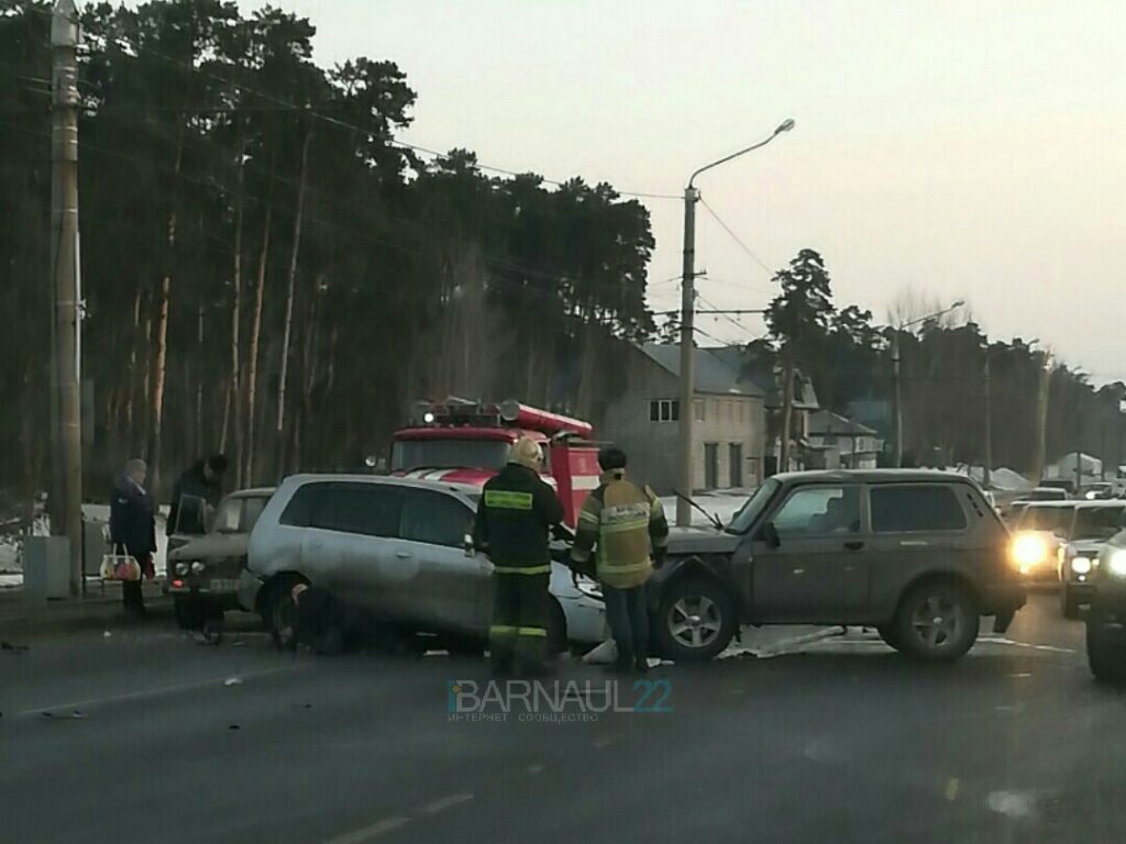 Двое взрослых и ребенок пострадали в ДТП на Змеиногорском тракте в Барнауле  - Tvoe-avto.com