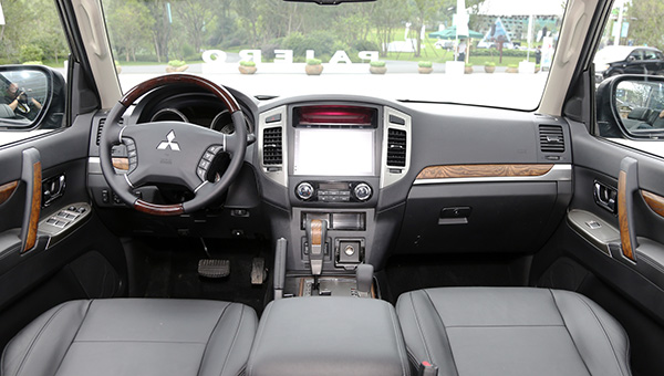 Mitsubishi озвучила цены на обновленный внедорожник Pajero 2019 года‍
