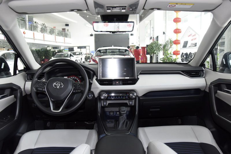 Toyota начинает прием заказов на новый кроссовер на базе RAV4