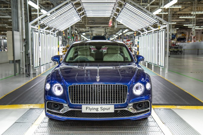 Bentley запустил в производство новый Flying Spur