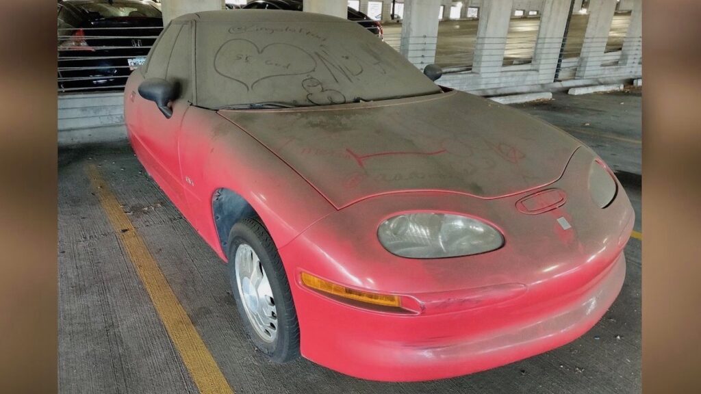 Прохожие нашли брошенный редчайший электромобиль General Motors EV1