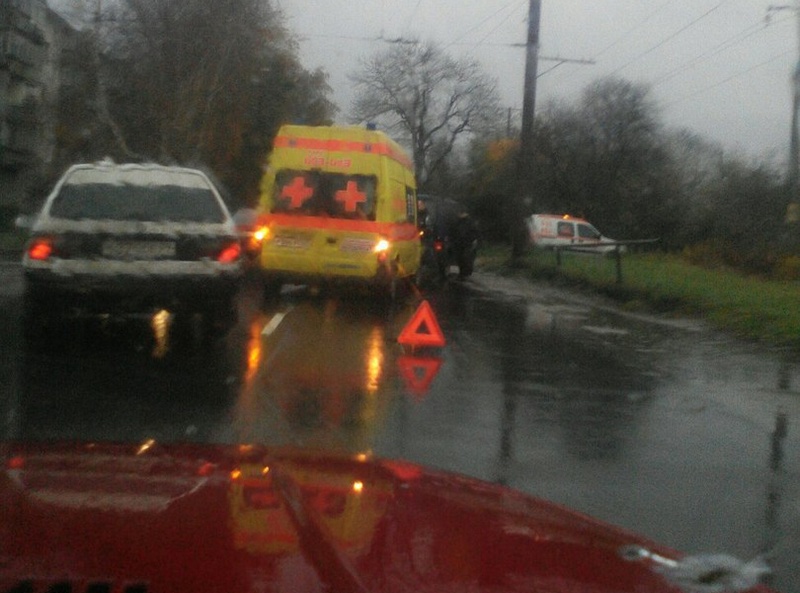 Машина «скорой помощи» попала в ДТП на дороге в Калининграде
