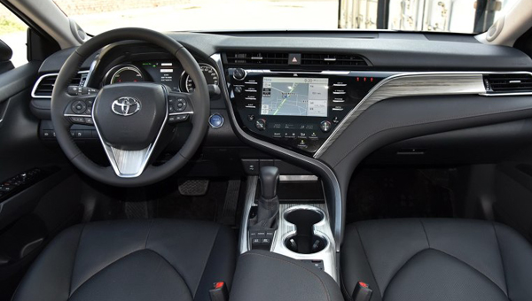 Названы цены и комплектации нового поколения Toyota Camry