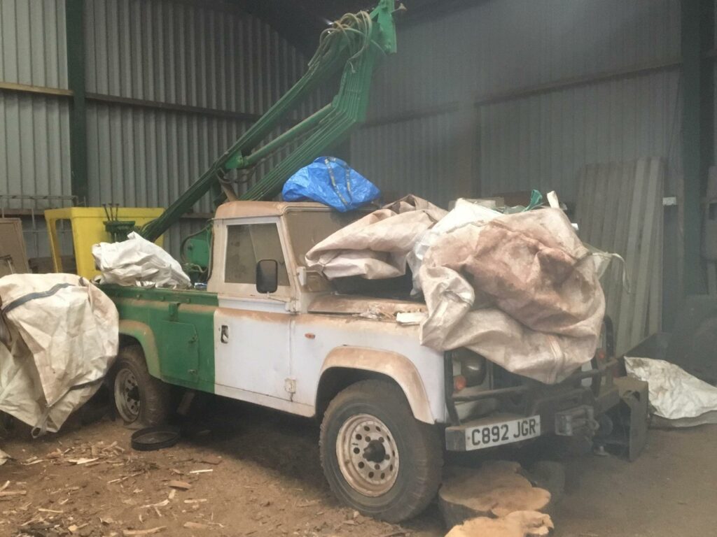 На шотландской ферме случайно нашли очень редкие модели Land Rover