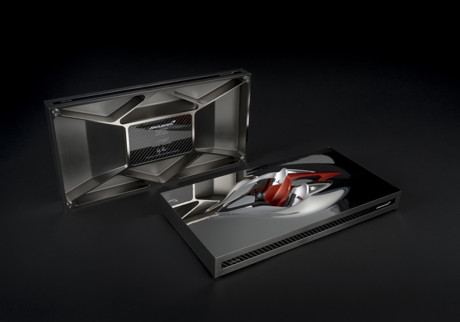 «Бесценную» статуэтку подарит McLaren владельцам быстрейшего суперкара GT