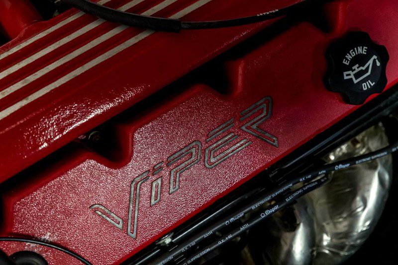 Простоявший в гараже 27-летний Dodge Viper продают за 100 тыс. долларов