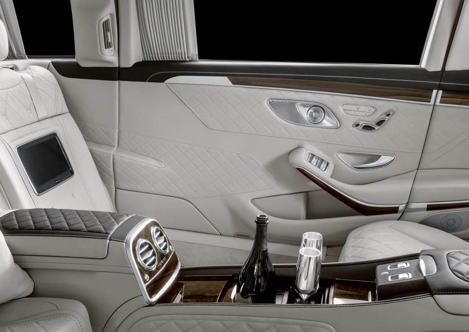 Mercedes-Benz представила обновленный лимузин Mercedes-Maybach Pullman