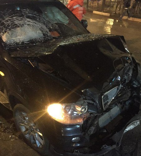 BMW жестко ударил маршрутку‍ на остановке в Ялте