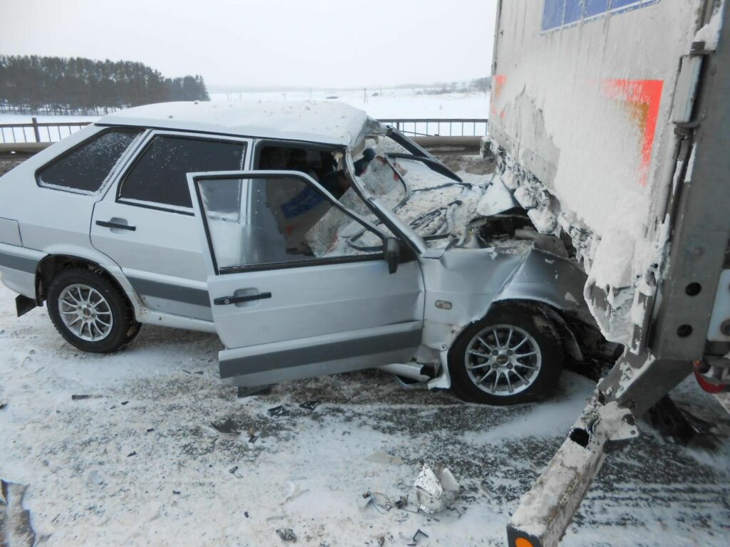 Водитель «ВАЗа» погиб в жутком ДТП с грузовиком‍ в Удмуртии