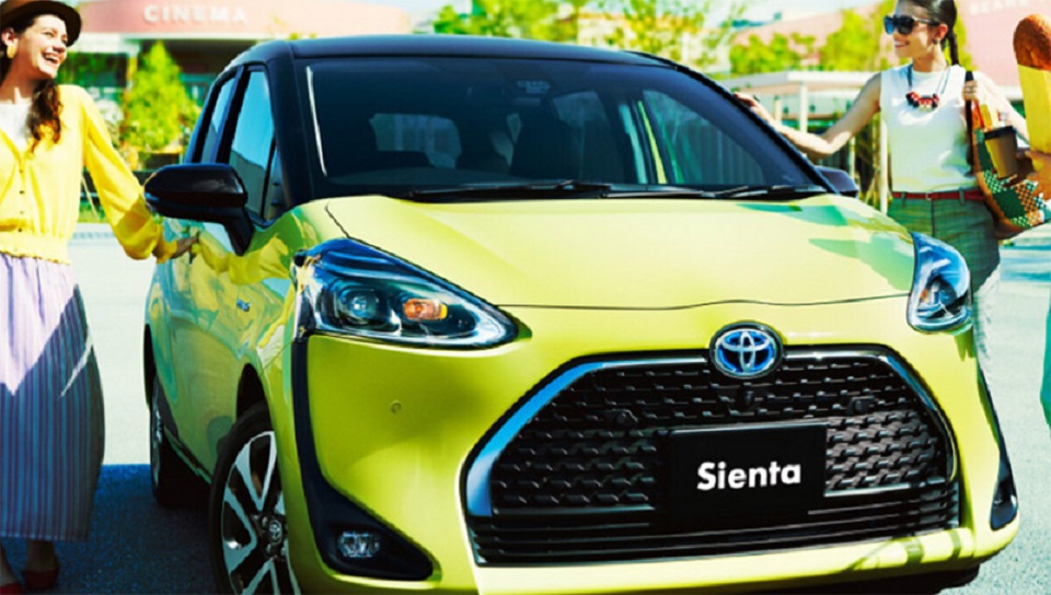 Toyota начала продажи обновленного компактвэна Toyota Sienta