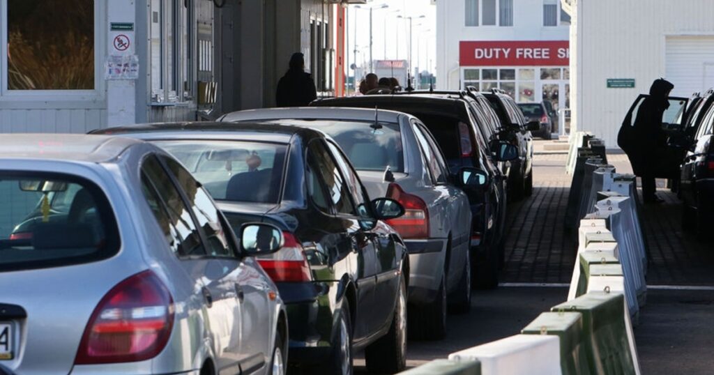 Власти Финляндии попросили РФ смягчить правила въезда автомобилей