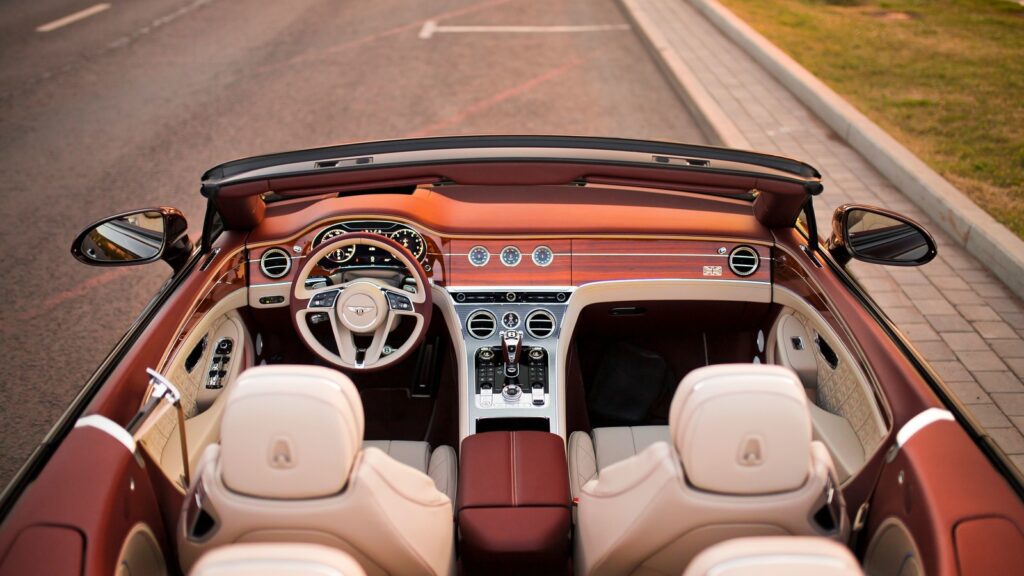 В Россию привезли кабриолет Bentley Continental GT