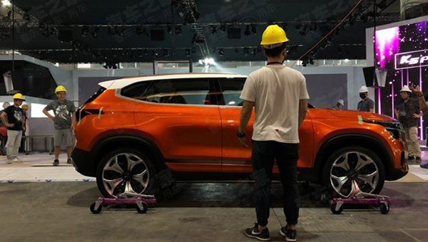 Новый бюджетный кроссовер KIA SP представят на автосалоне в Китае