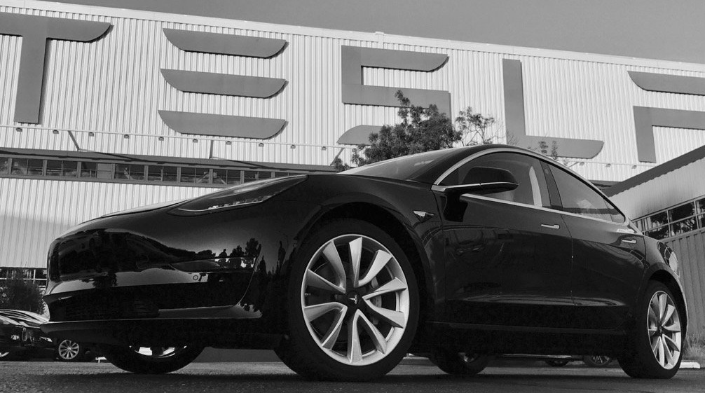 Илон Маск признал ошибкой чрезмерную автоматизацию завода Tesla
