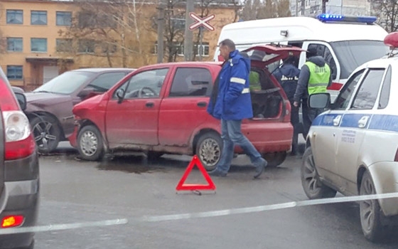 BMW и Matiz не поделили дорогу на Пушкина в Брянске