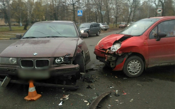 BMW и Matiz не поделили дорогу на Пушкина в Брянске