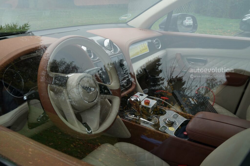 Рассекречен интерьер гибридной версии внедорожника Bentley Bentayga