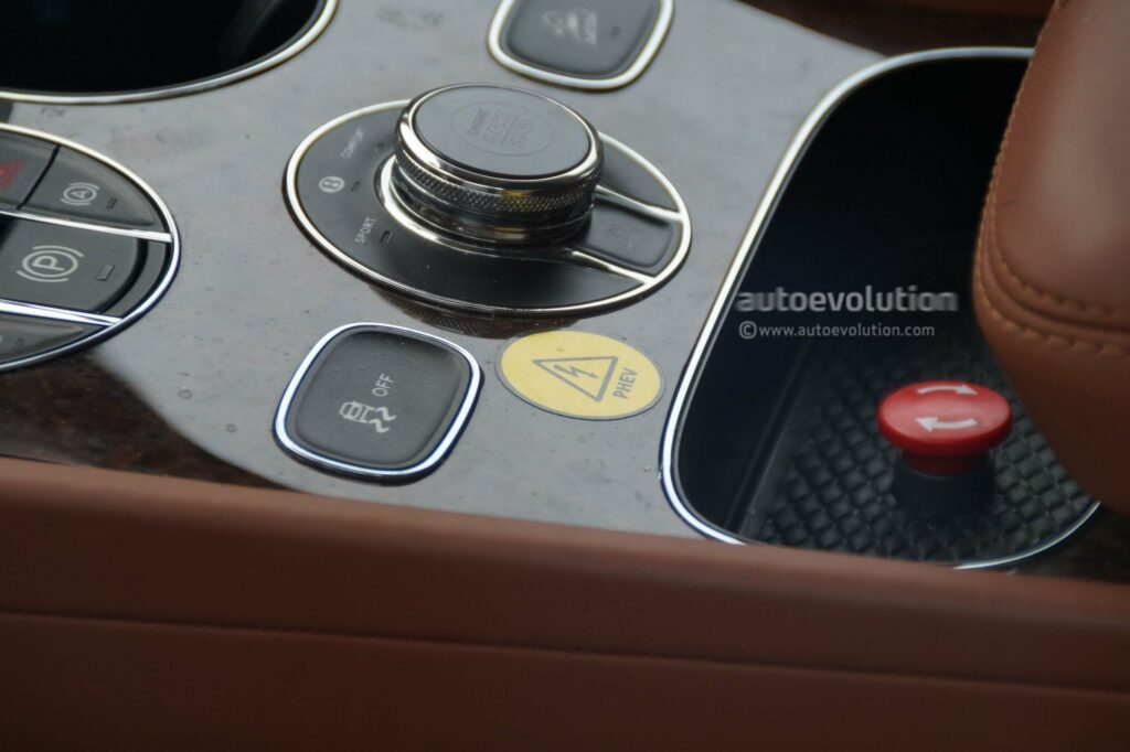 Рассекречен интерьер гибридной версии внедорожника Bentley Bentayga
