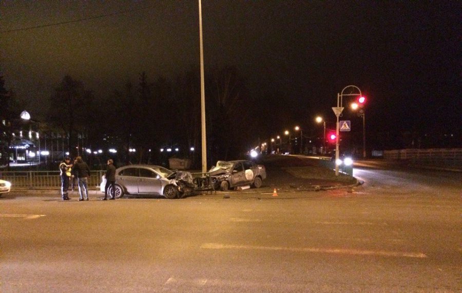 Водитель Лады с «Яндекс.Такси» серьезно пострадал в ДТП в Саранске