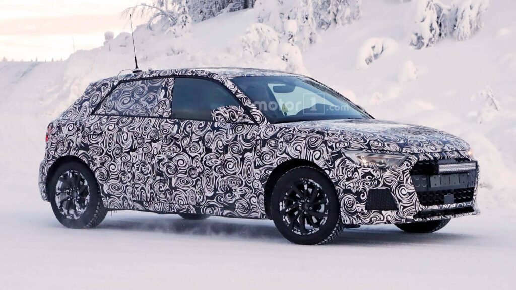 Новое поколение хэтчбека Audi A1 2019 проходит тесты в зимних условиях‍