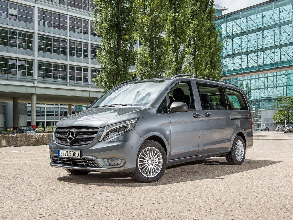 Mercedes-Benz в РФ начал продажи новых микроавтобусов Vito Life