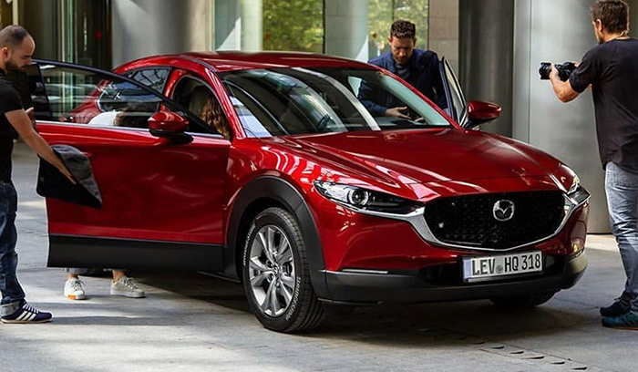 Mazda привезёт новый кроссовер Mazda CX-30 в Россию