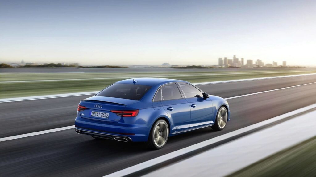 Audi презентовала седан A4 и универсал A4 Avant‍ 2019 модельного года