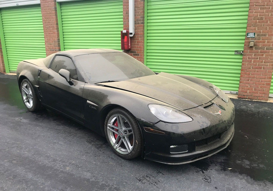 Новый Corvette 2009 года‍ найден на заброшенном складе для вещей