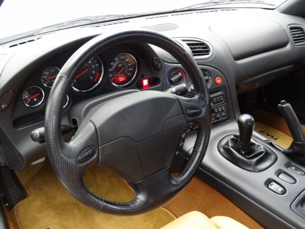 25-летнее купе Mazda RX-7 продали по цене нового Porsche