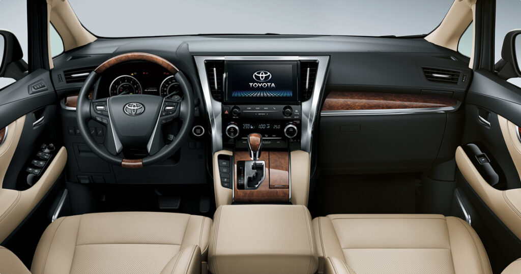 Минивэн Toyota Alphard нового поколения появился на рынке России