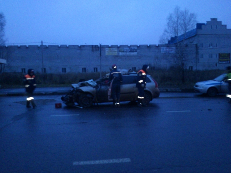 В Ярославле водитель большегруза раздавил Renault и скрылся