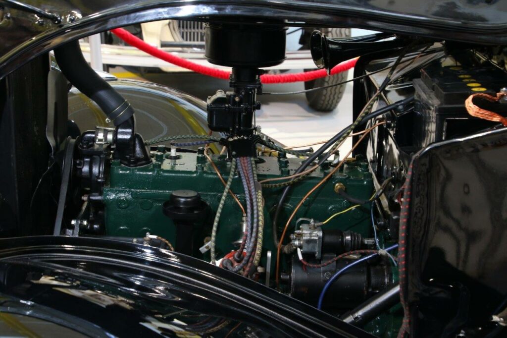 Легендарный ГАЗ-М1 с двигателем Dodge D5 появился в музее УГМК