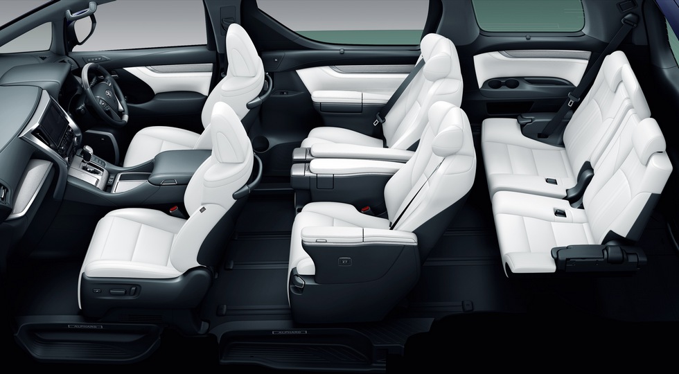 Обновлённый минивэн Toyota Alphard представлен официально