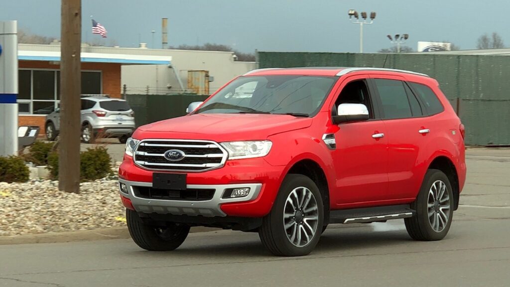 Ford вывела на тесты обновленный внедорожник Ford Everest