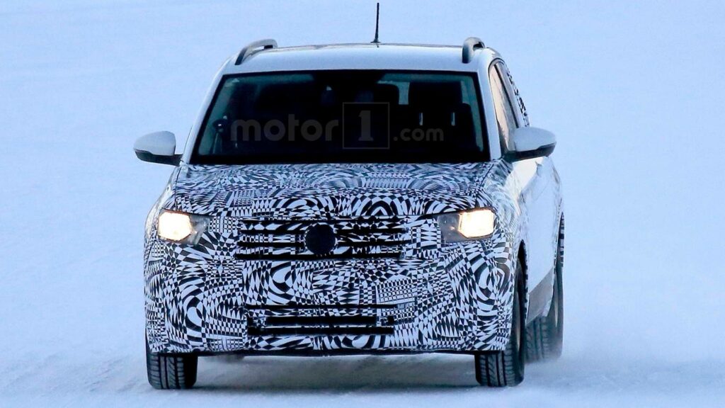 Новый кроссовер Volkswagen на базе Polo испытали в зимних условиях