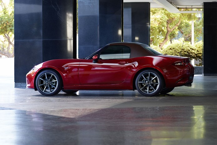 Mazda представила обновленный родстер Mazda MX-5