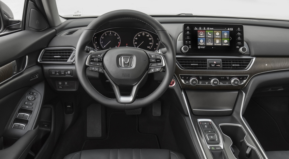Названы цены и комплектации десятого поколения Honda Accord