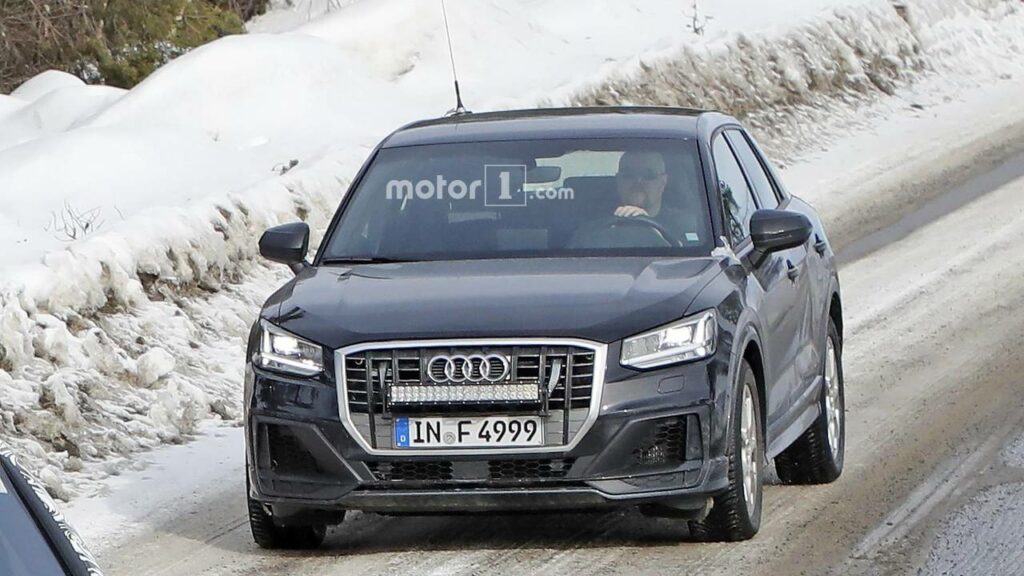 В Сети появились снимки «заряженного» Audi SQ2 без камуфляжа