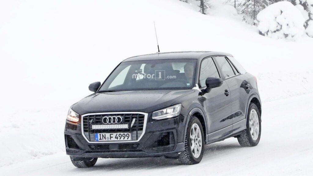 В Сети появились снимки «заряженного» Audi SQ2 без камуфляжа