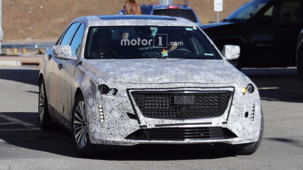 Седан Cadillac CT6 2018 модельного года заметили на дорожных тестах‍