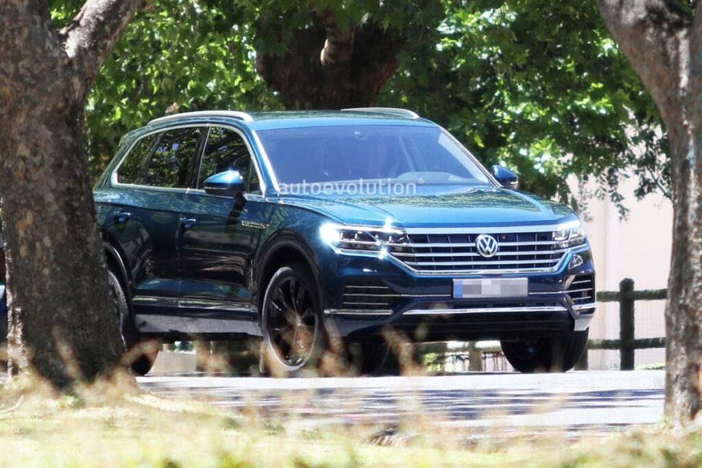 Опубликованы «живые» фото Volkswagen Touareg 2018 без камуфляжа