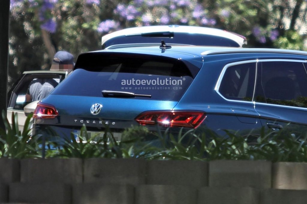Volkswagen представит новое поколение кроссовера Touareg 23 марта