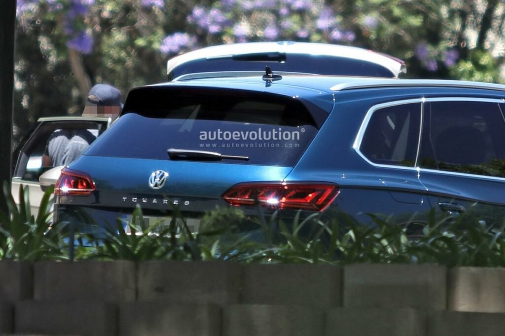 Опубликованы «живые» фото Volkswagen Touareg 2018 без камуфляжа