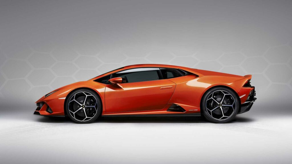 Компания Lamborghini представила обновленный суперкар Huracan Evo