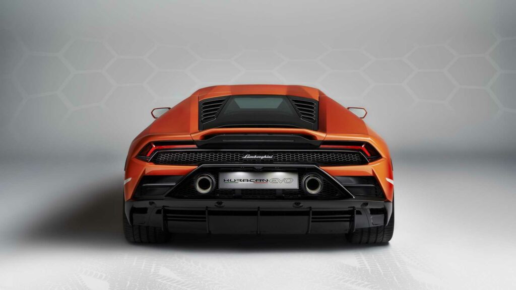 Компания Lamborghini представила обновленный суперкар Huracan Evo