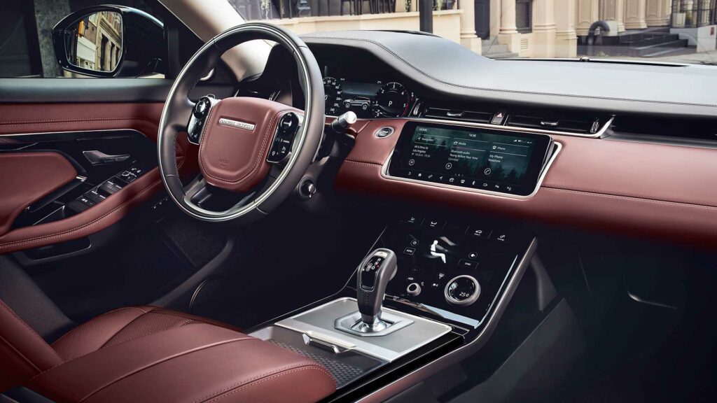 Объявлена стоимость нового Range Rover Evoque в России