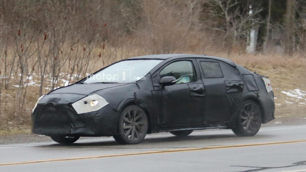 На дорожных тестах в США‍ замечена Toyota Corolla нового поколения