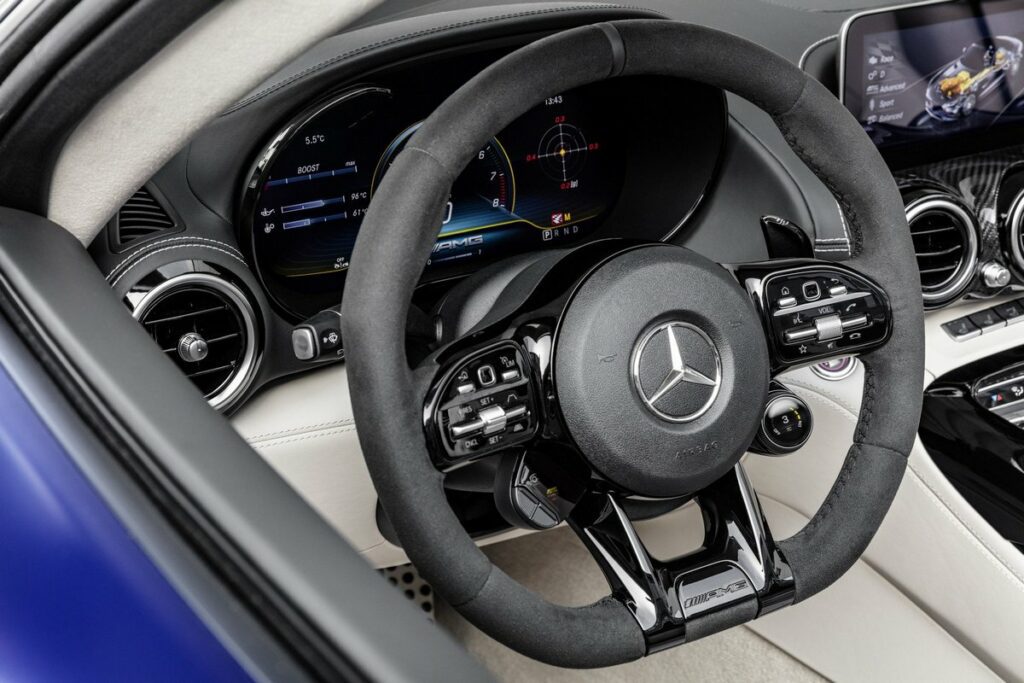Новый Mercedes-AMG GT R Roadster представлен официально