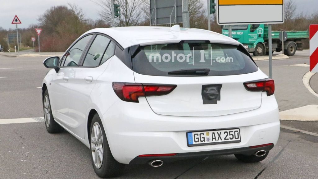 Opel вывела на тесты обновленный хэтчбек Opel Astra