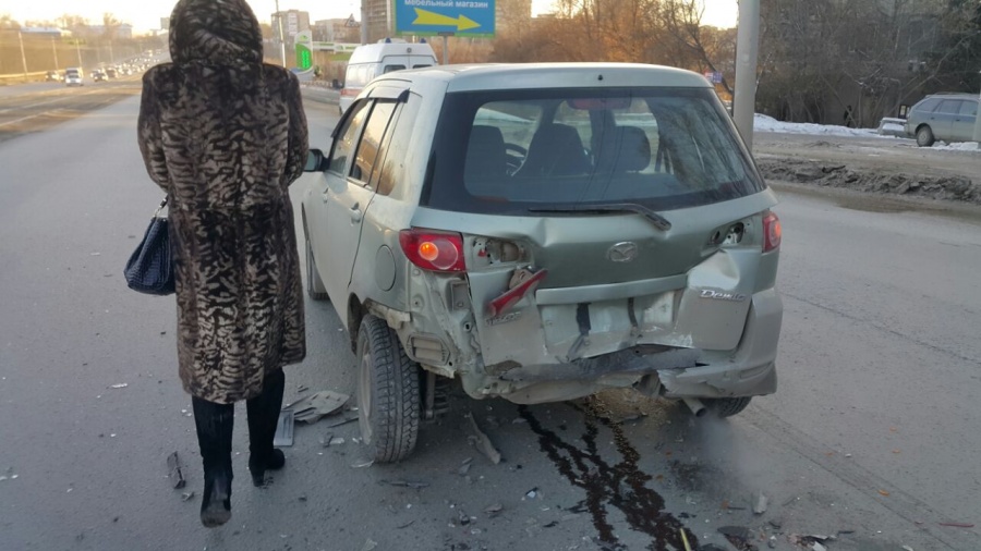 Новосибирск: пассажирка «Мазды» повредила шею в ДТП с «Тойотой»